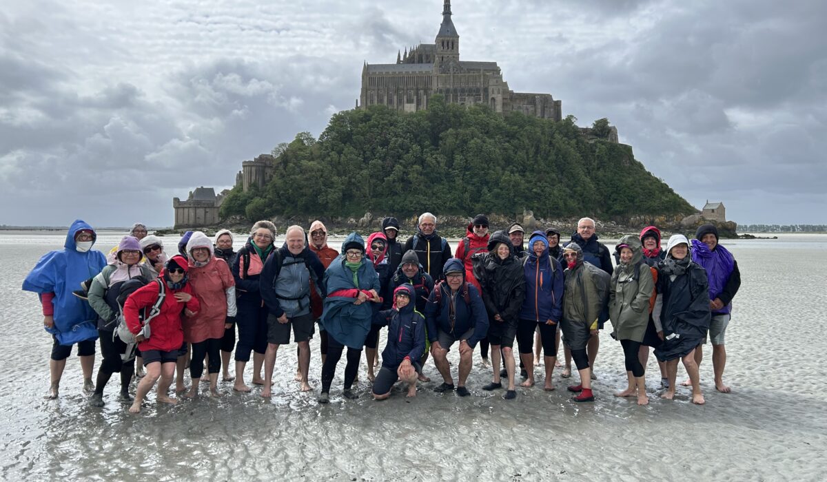 Randonneurs baie Mt St Michel